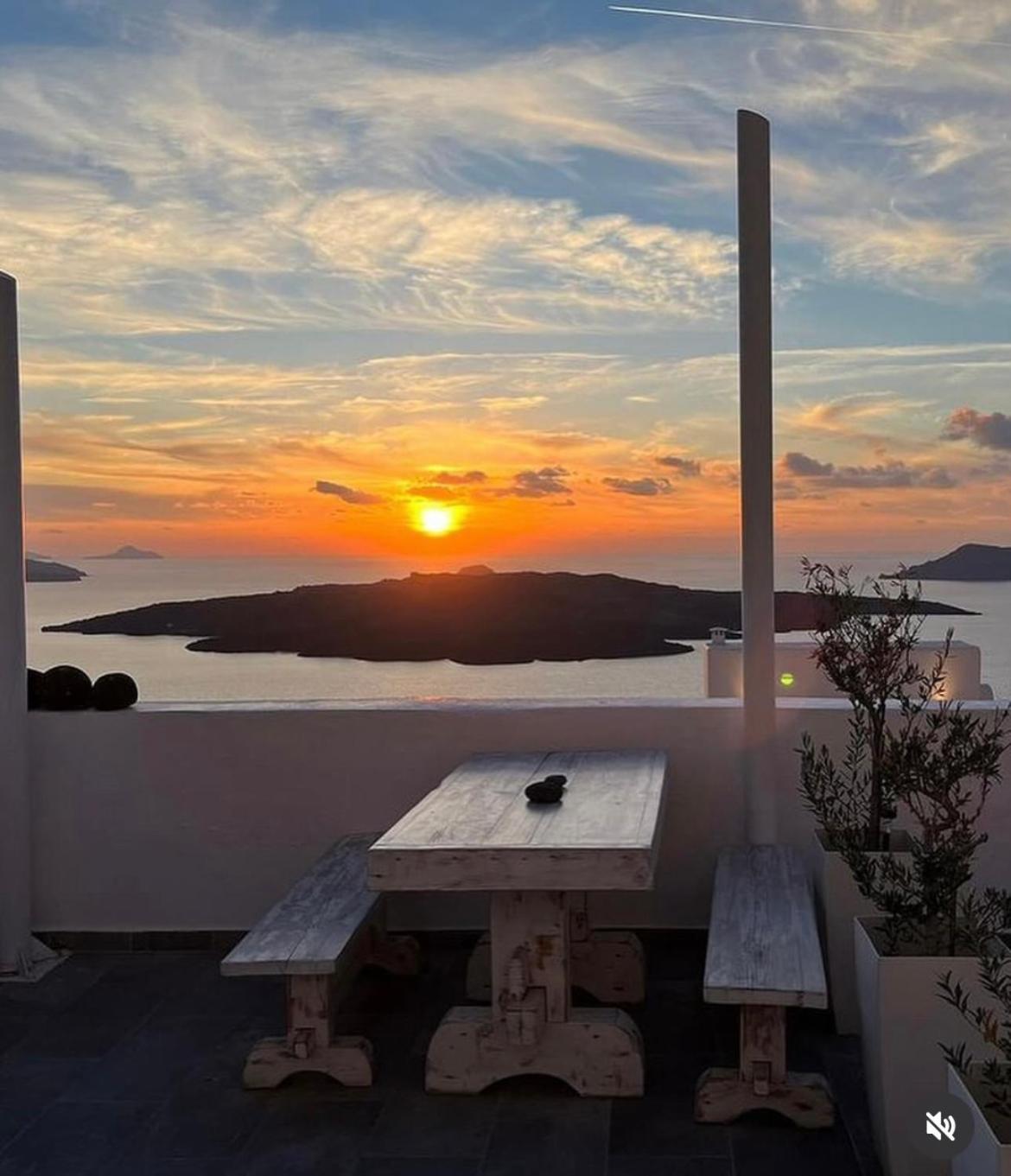 Fira White Residence ภายนอก รูปภาพ